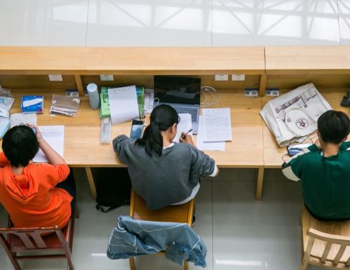 追求成长与自由 当代大学生校外租房背后的深思